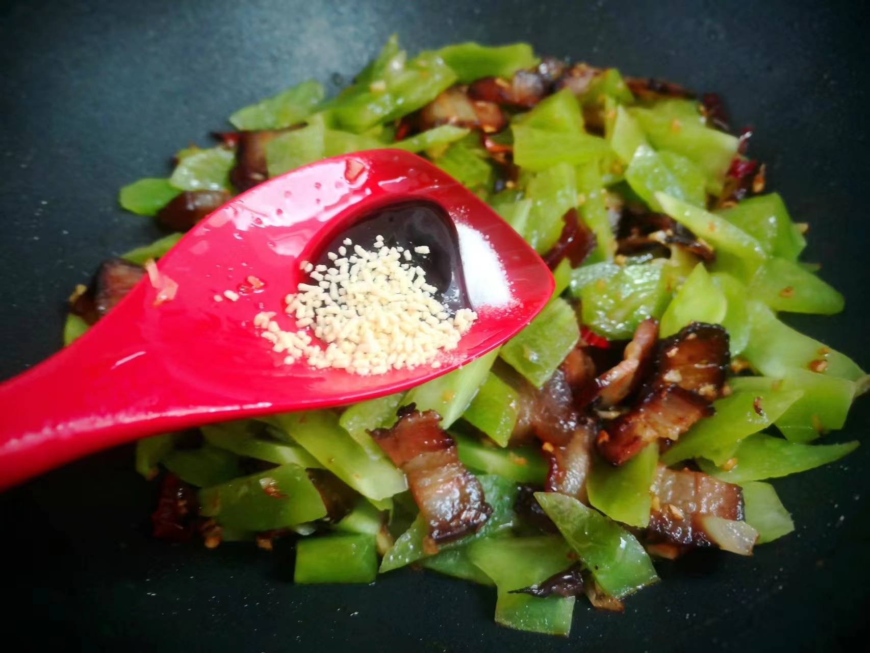 什么菜炒腊肉宝宝爱吃,腊肉炒什么最好吃小孩