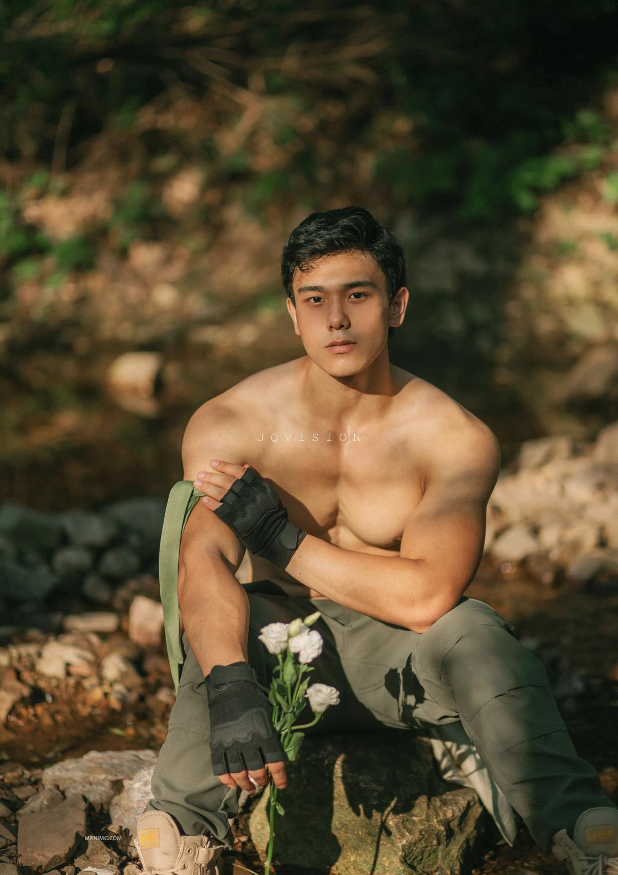 小励律曾浩然：肉球变型男