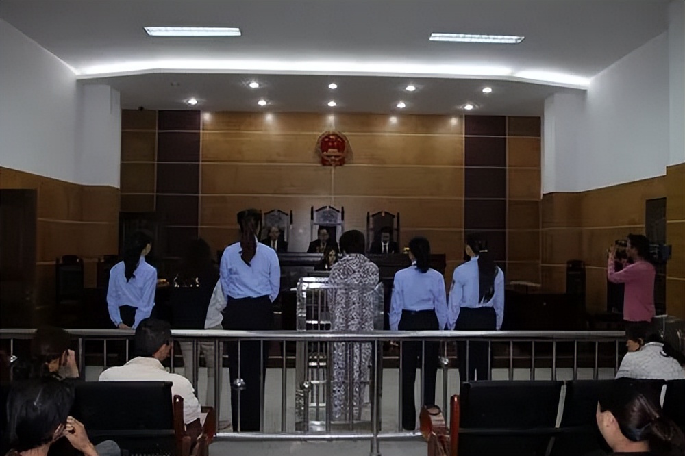 法院判决下来了，但被告没钱，申请法院强制执行可以拿到钱吗？