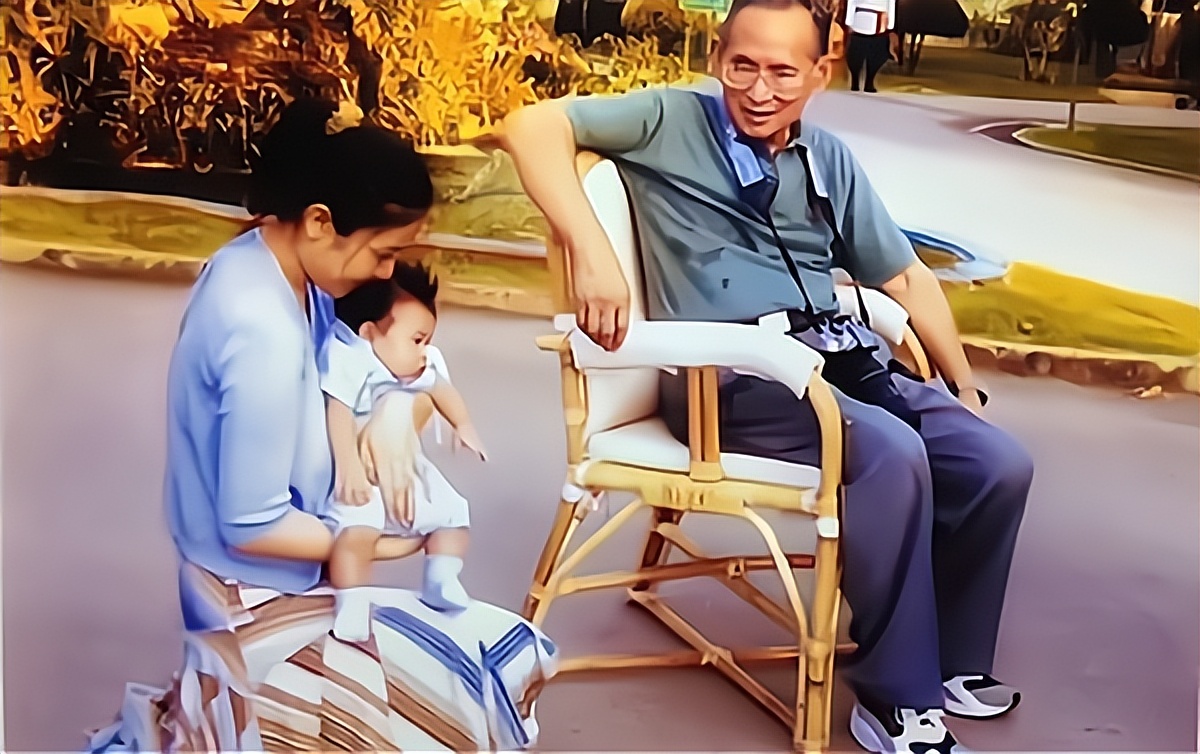 泰国提帮功王子18岁生日情况,泰王14岁提帮功难当大任