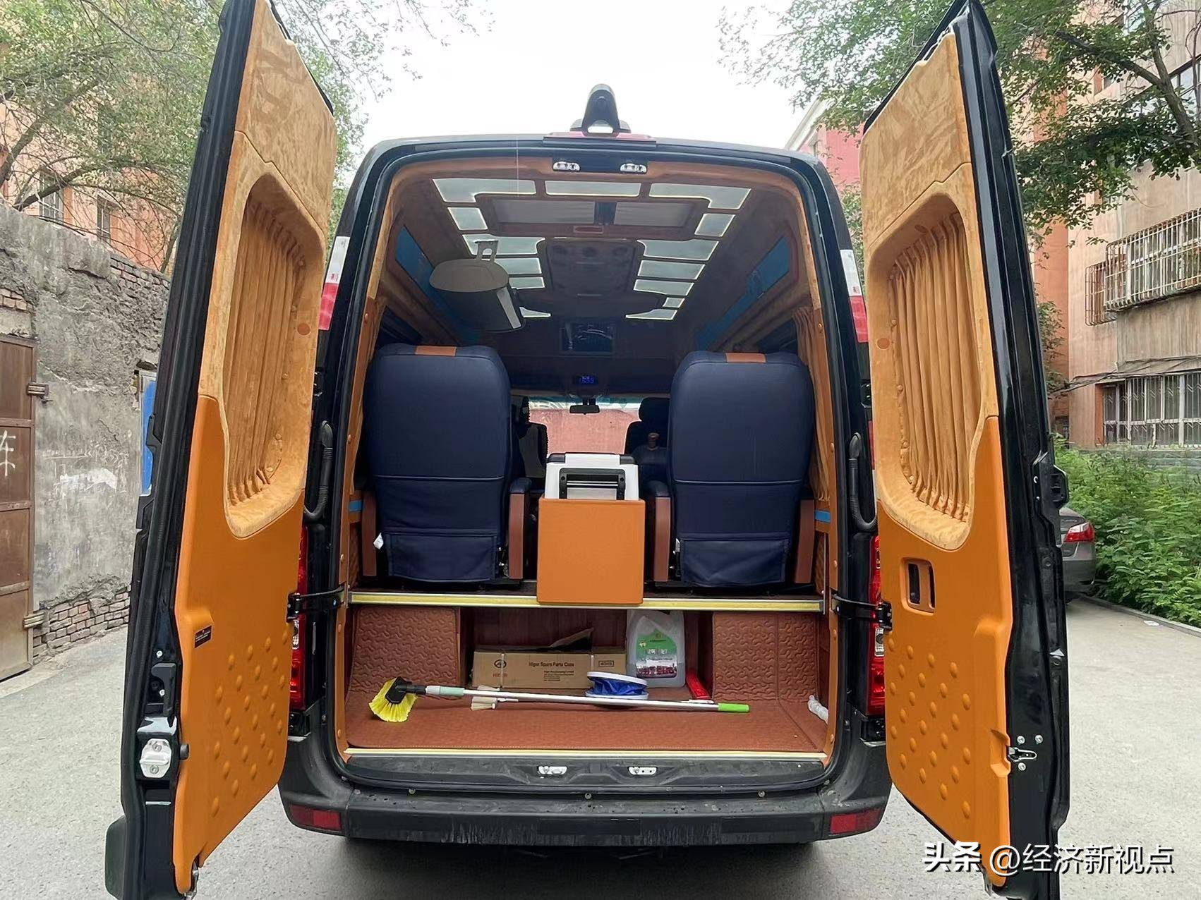 乘坐体验与运营价值双赢苏州金龙7座睿星*疆新**旅游受欢迎