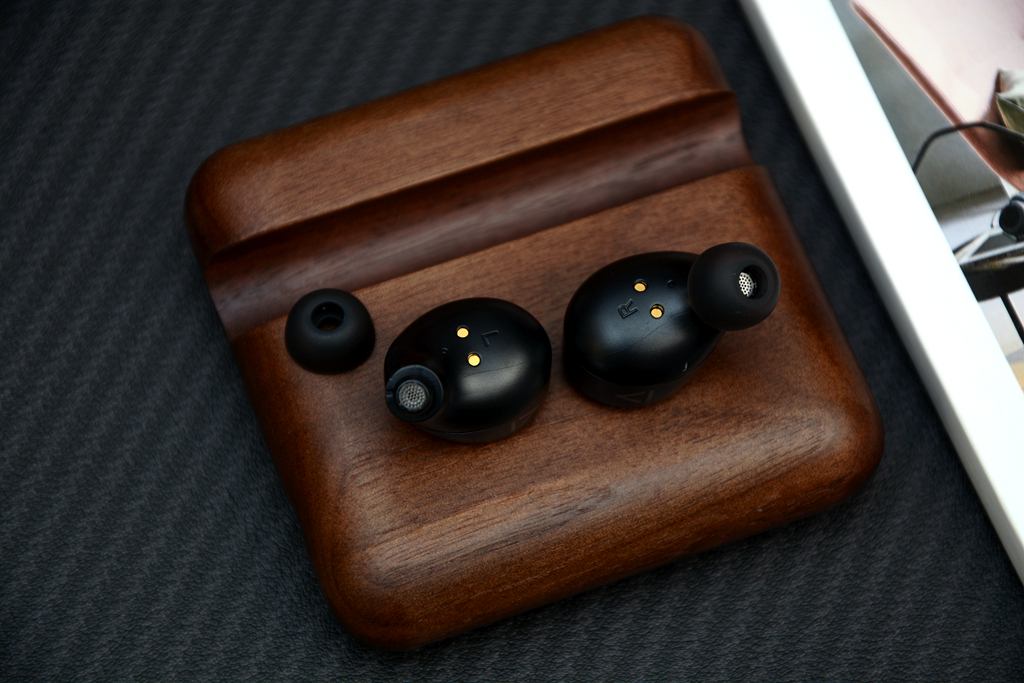 Qi无线充电、主动降噪，创新SensemoreAir真无线蓝牙耳机体验