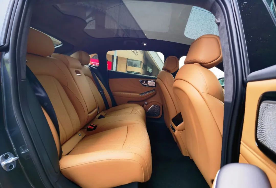 飞凡f7迈巴赫座舱舒适跟豪华区别,飞凡f7巴赫座舱第一章