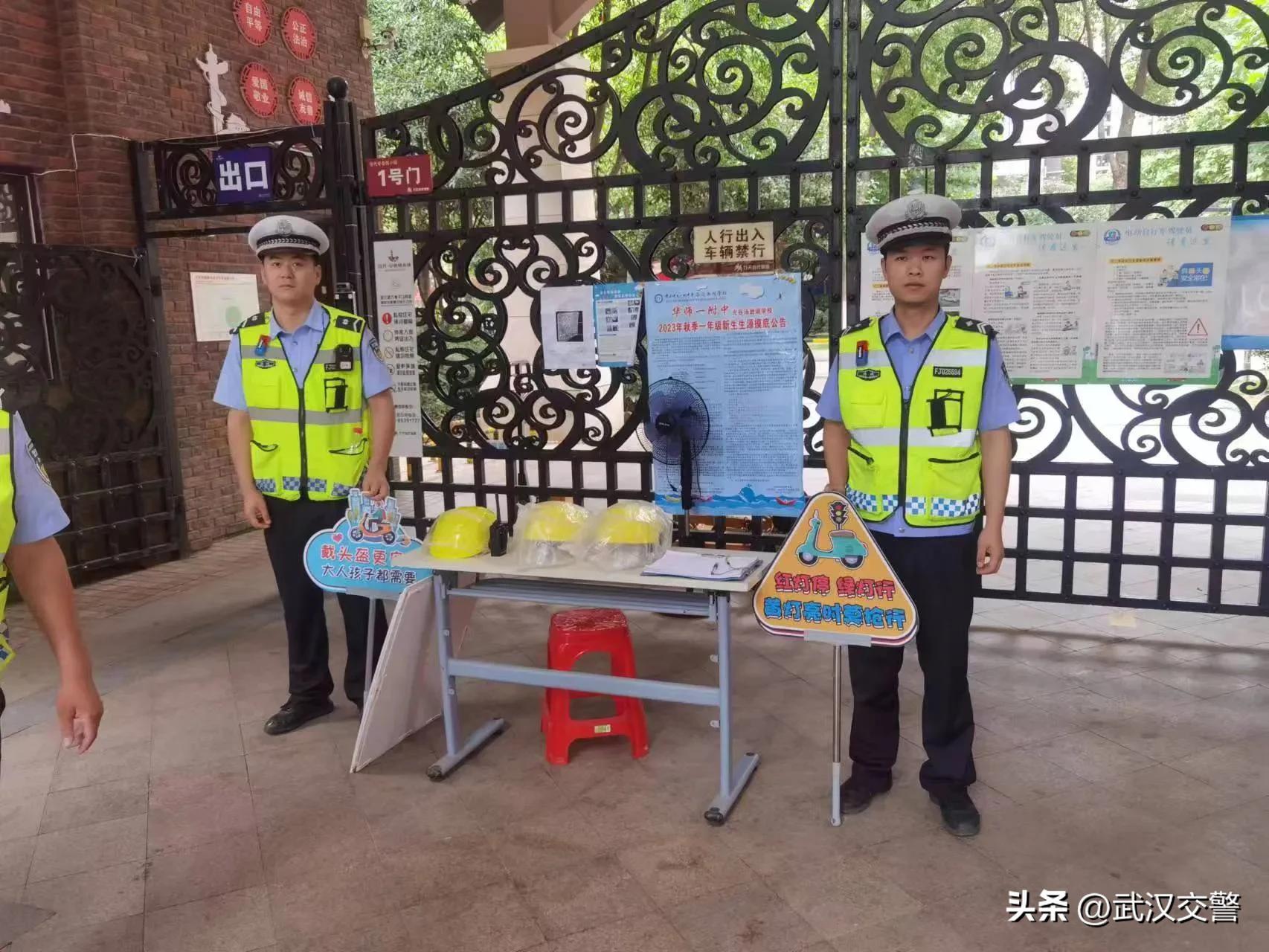 交警进校园做安全宣传朋友圈,交警进校园普及安全