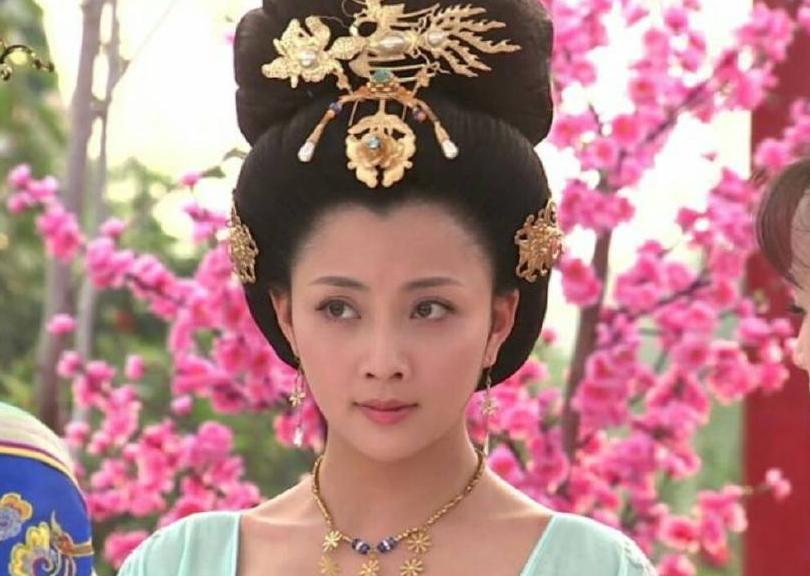 杨贵妃和安禄山暗生情愫，因怕被发现误打误撞发明一物，沿用至今