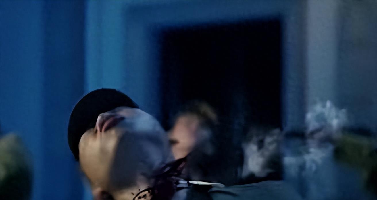 胸罩*点露**，花式泳衣，这些辣眼睛的操作，导演肚子里没一点墨水吗