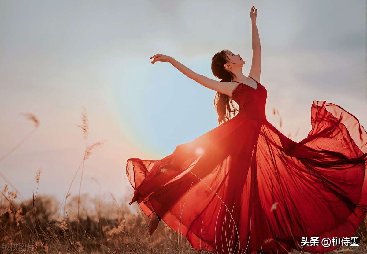 拍照时显瘦的最佳姿势,教你九个超实用的拍照显瘦的技巧