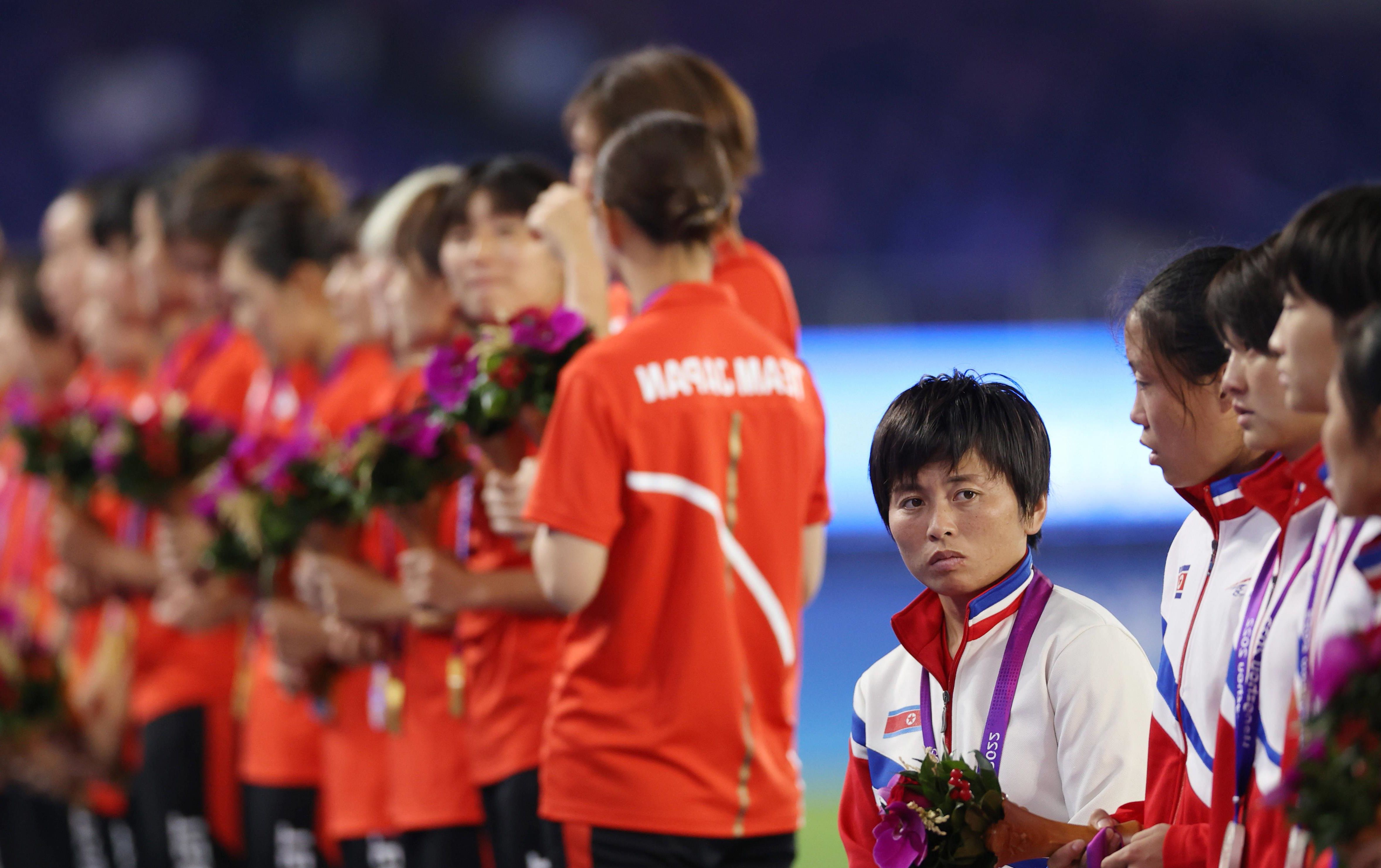 朝鲜运动员亚运会夺冠颁奖典礼,朝鲜对日本女子足球比赛