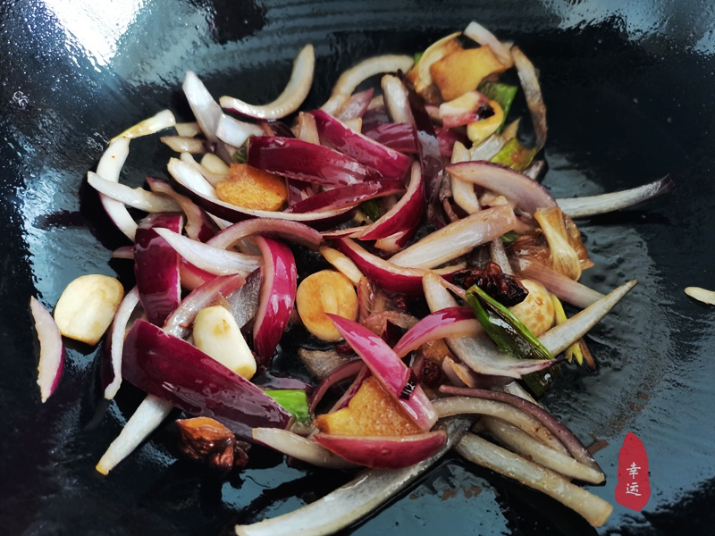 草鱼这样吃才过瘾教你秘制做法,草鱼这样做鲜嫩又多汁特别下饭