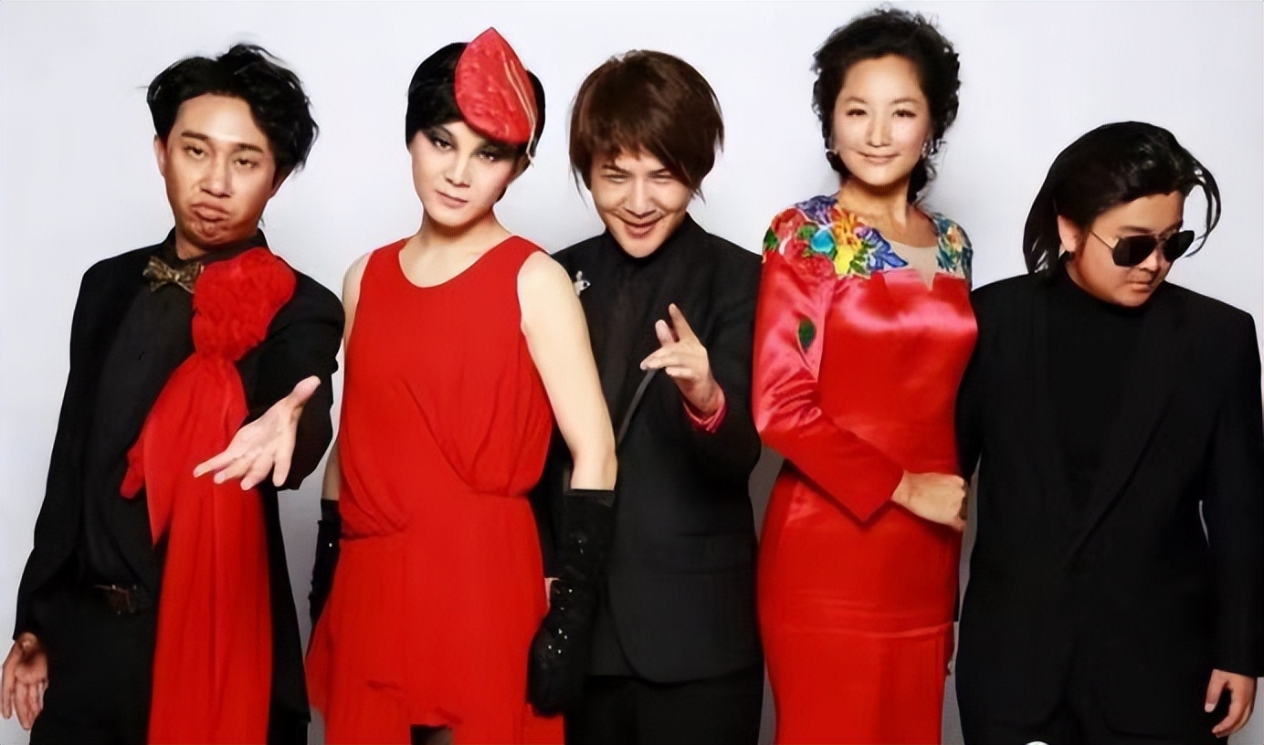 《浪姐4》热播,52岁瞿颖迅速翻红,是因为踩中了三个“*规则潜**”