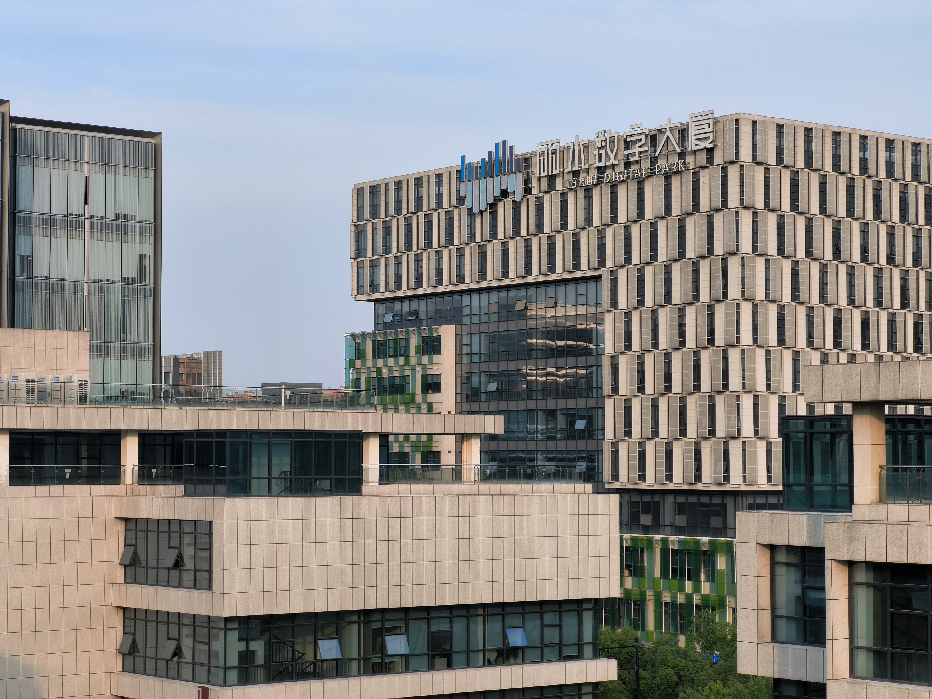 偶像派和实力派哪个更好看,荣耀70pro和平精英测评