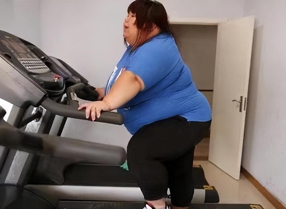 结婚3年校花被丈夫喂胖到332斤,浙江校花被丈夫养到330斤