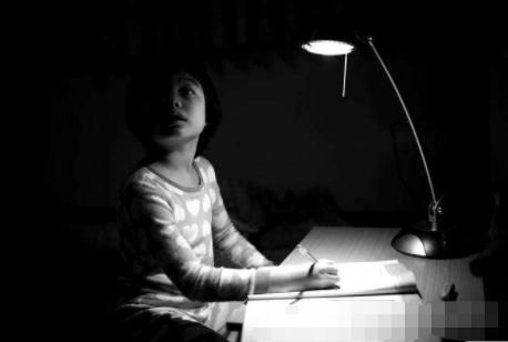 11岁的女孩被人贩子拐走,12岁女孩被人贩子拐走该怎么逃走