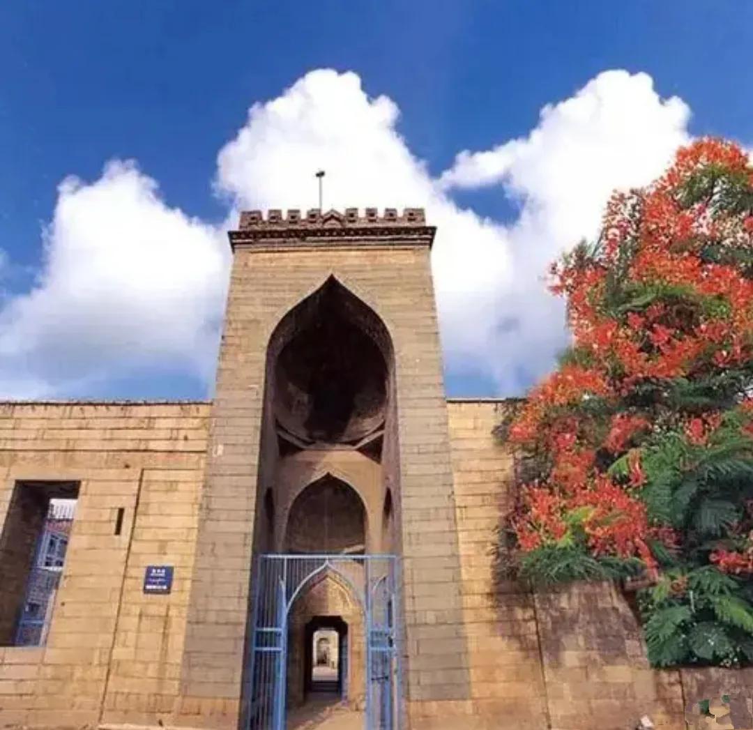 本是邪见，妄称佛教，诳惑黎元，当以令改