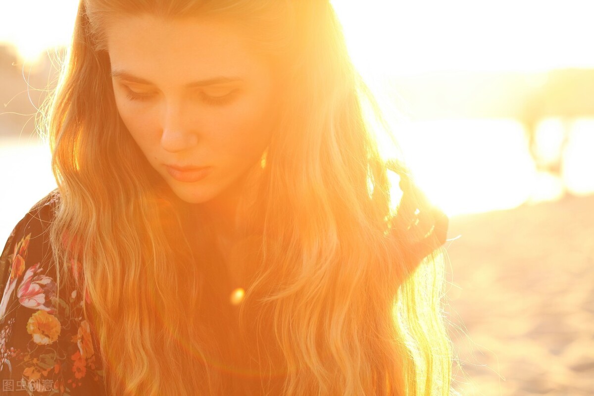 如何和沉默寡言不爱说话的人交流,人为什么越来越不爱说话变沉默了