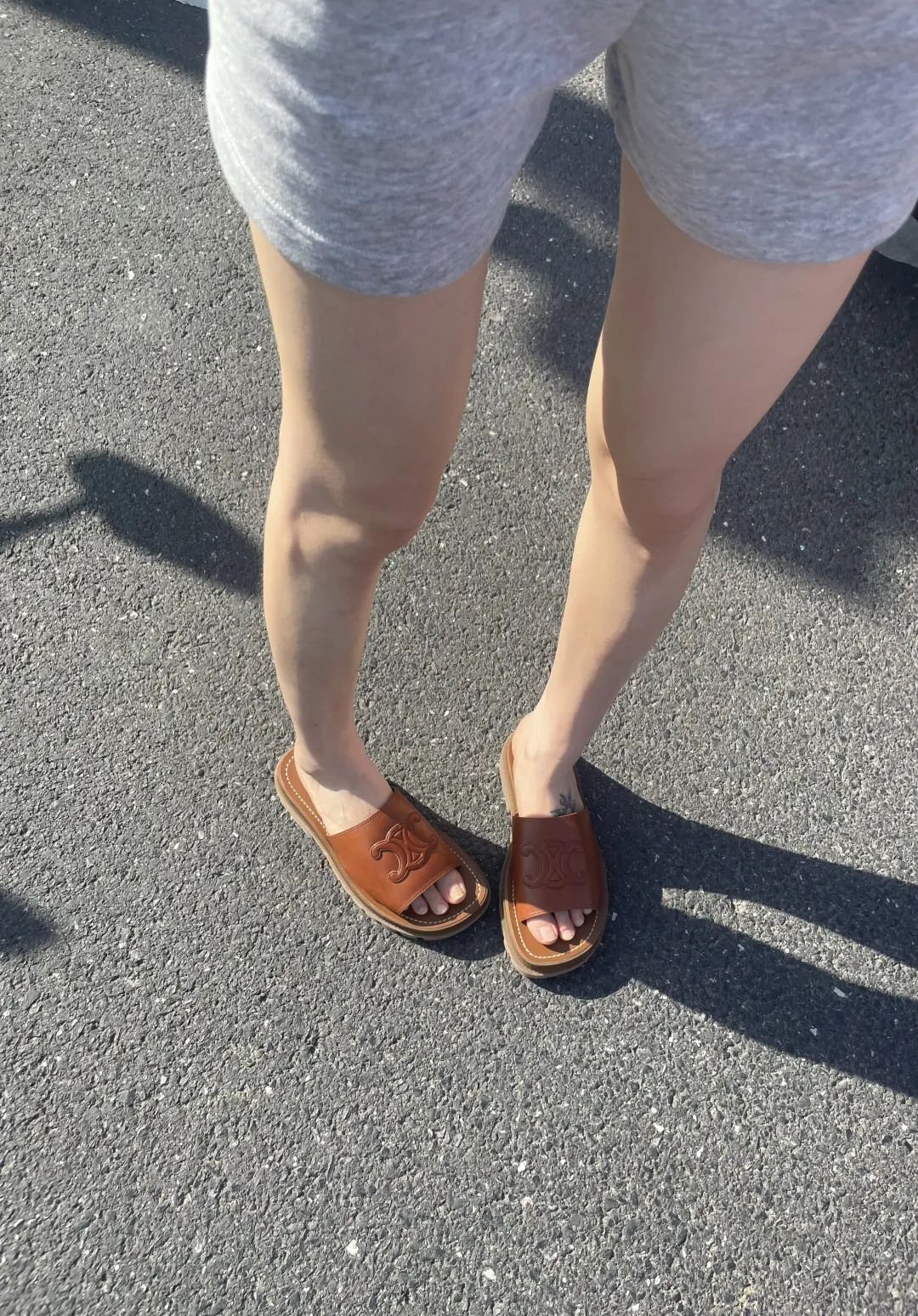 连ChanelVIP都买不到的,居然是一双拖鞋……