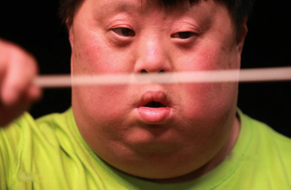 天才指挥家舟舟的40岁,舟舟的智力