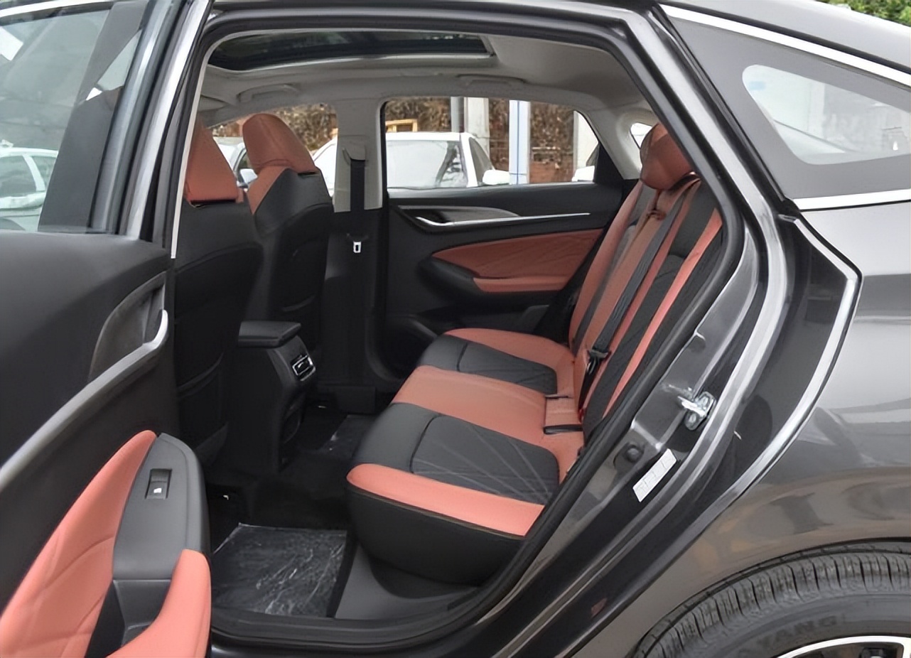 满油满电跑1200km,满油满电跑2000公里