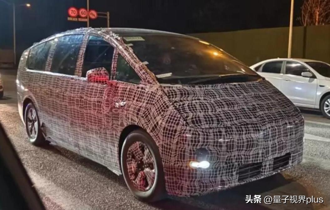 mpv顶级车型丰田埃尔法高低配对比,新能源mpv丰田埃尔法