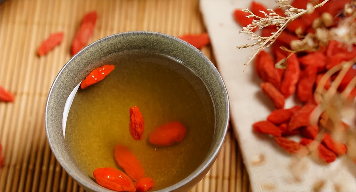 秋天喝绿茶还是喝青茶好,秋天如何泡绿茶喝最好喝