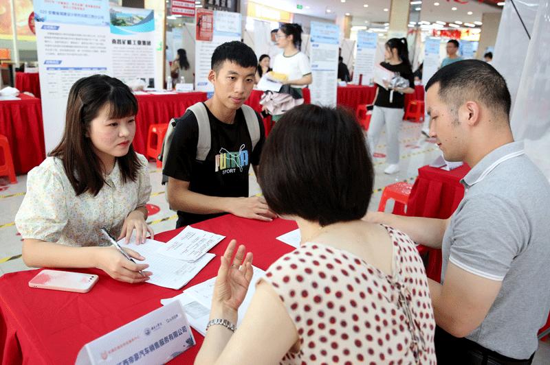 南京一学生中考成绩631分，最终被职高录取，学校回应：理性选择