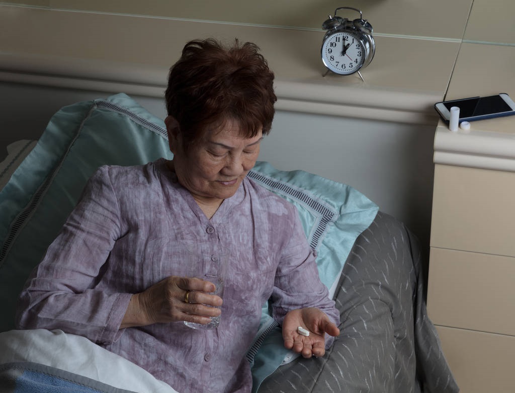 老年人失眠能吃劳拉西泮吗,老年人镇静助眠药