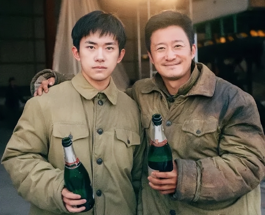 易烊千玺凭什么能和吴京拍戏,易烊千玺吴京的演技有多好