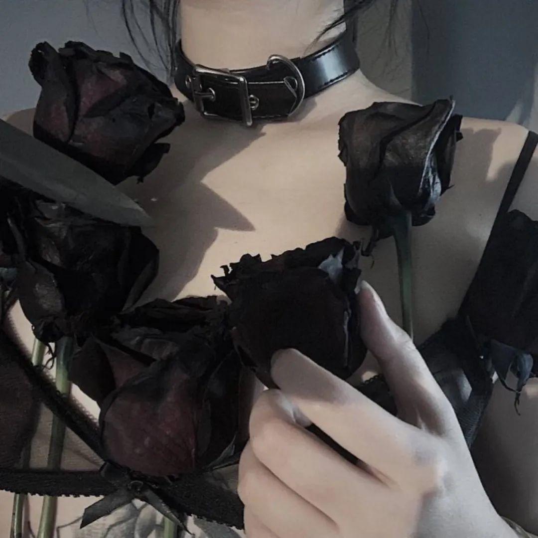 丧黑色系禁欲系伤感女生头像,女生头像丧系伤感心碎