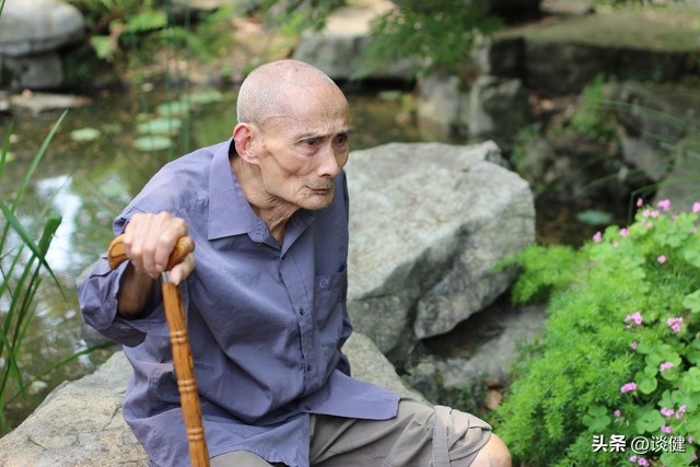 失智症目前仍无良好治疗手段？医师：若有4个习惯，趁早改正