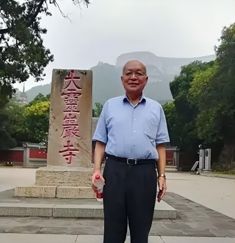 通过研究外推思想，沈清松教授，是如何解释外推与张力关系的？