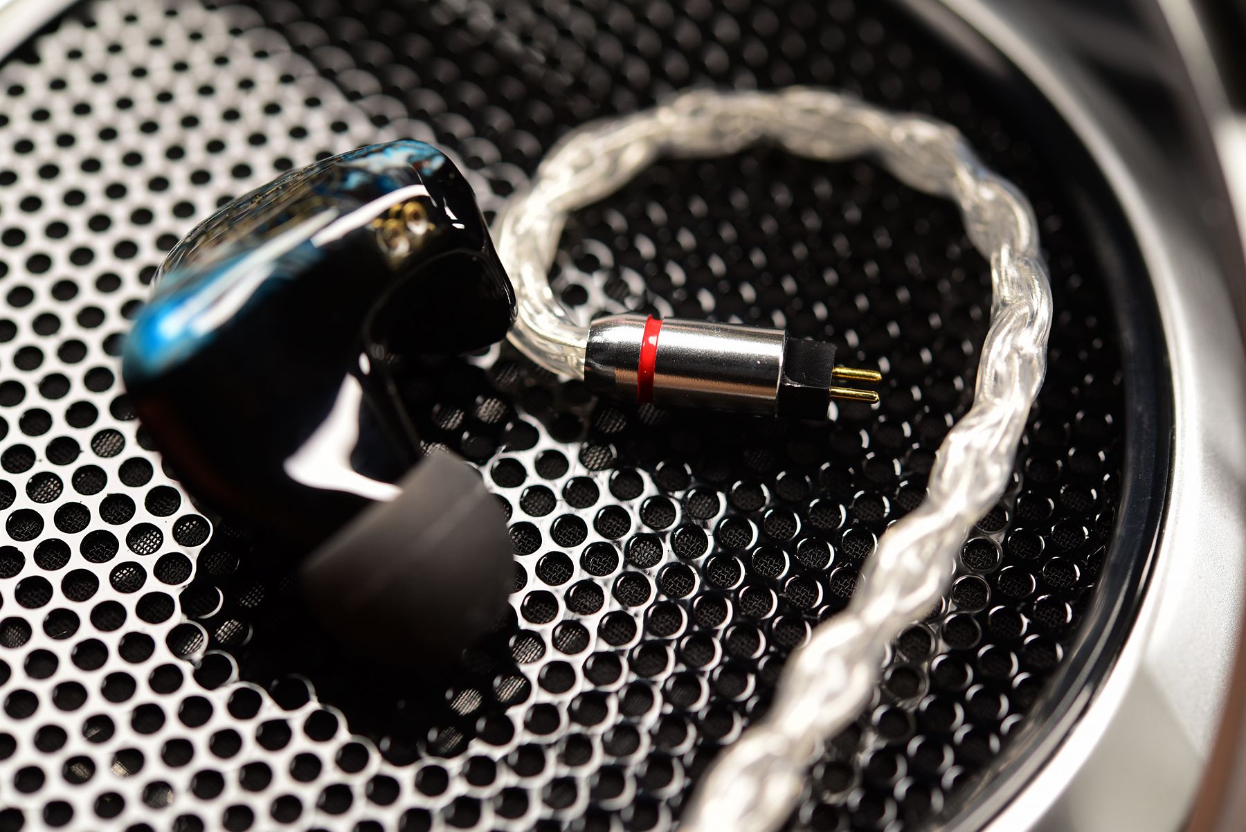 没想到香港本土还有高端耳机，11单元让人有退烧的冲动