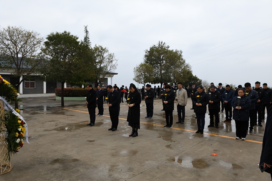 检察院缅怀革命先烈主题党日活动,纪委开展缅怀先烈清明祭扫活动