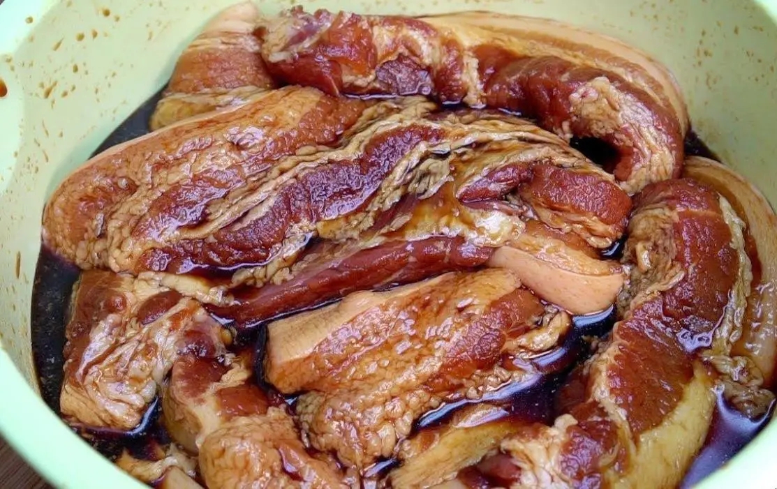 腌腊肉只放盐花椒白酒的做法,腌腊肉只用生抽