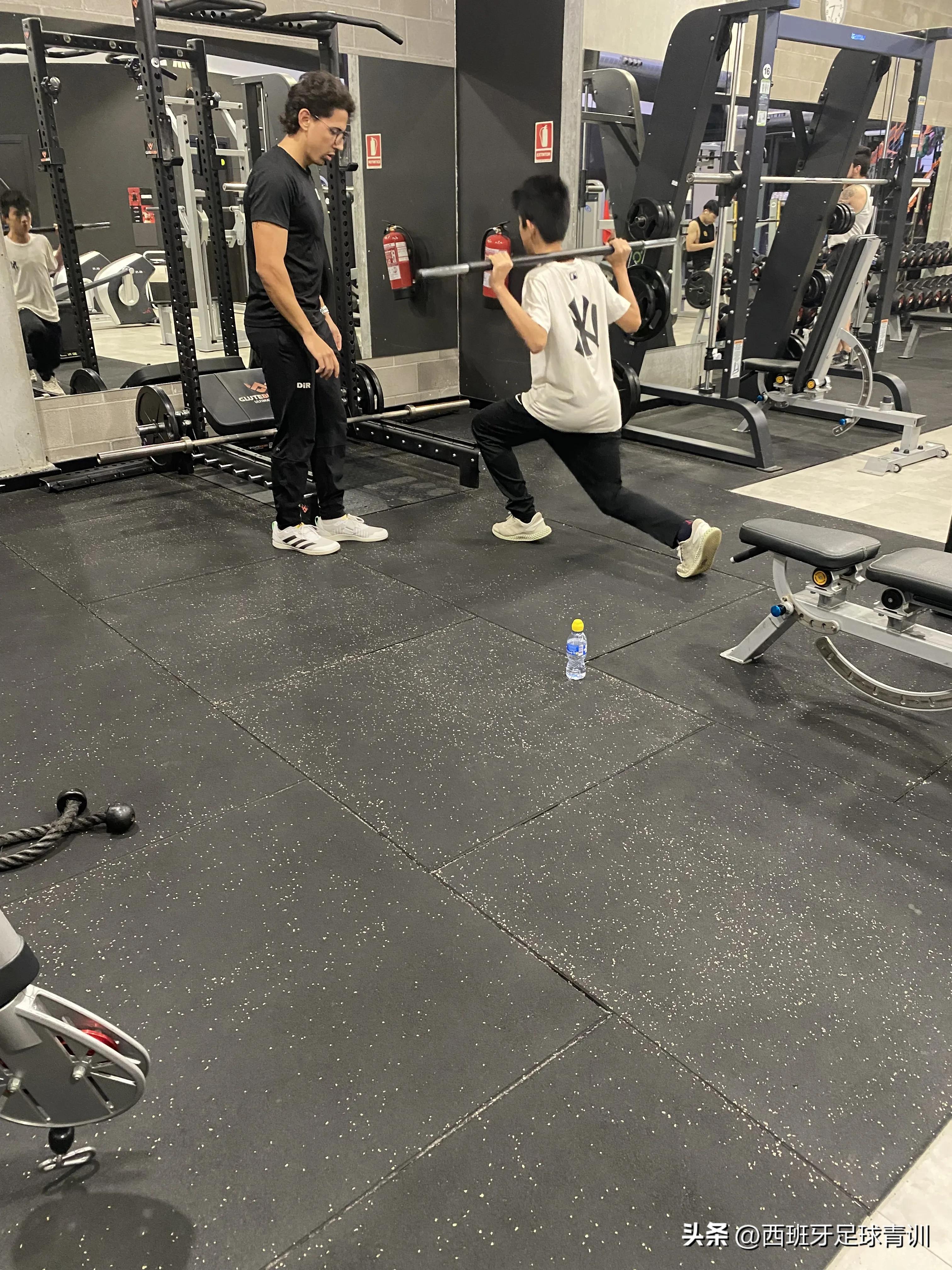 在西班牙留学踢足球怎么样,西班牙踢球和学习