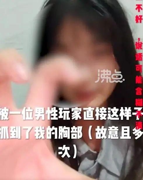 鬼屋女玩家把npc给吓到,鬼屋女npc被玩家扛走