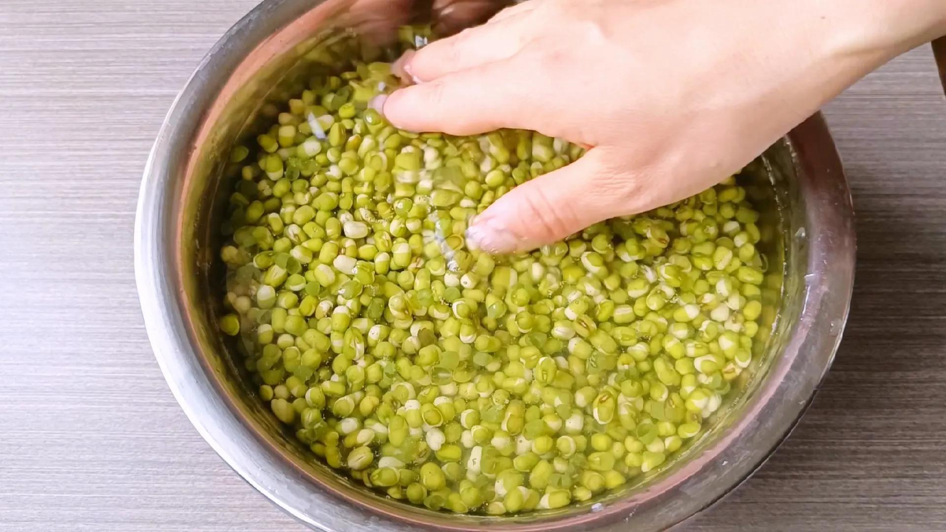 天气热给孩子做点解暑的菜,夏天宝宝可以多喝绿豆汤解暑吗