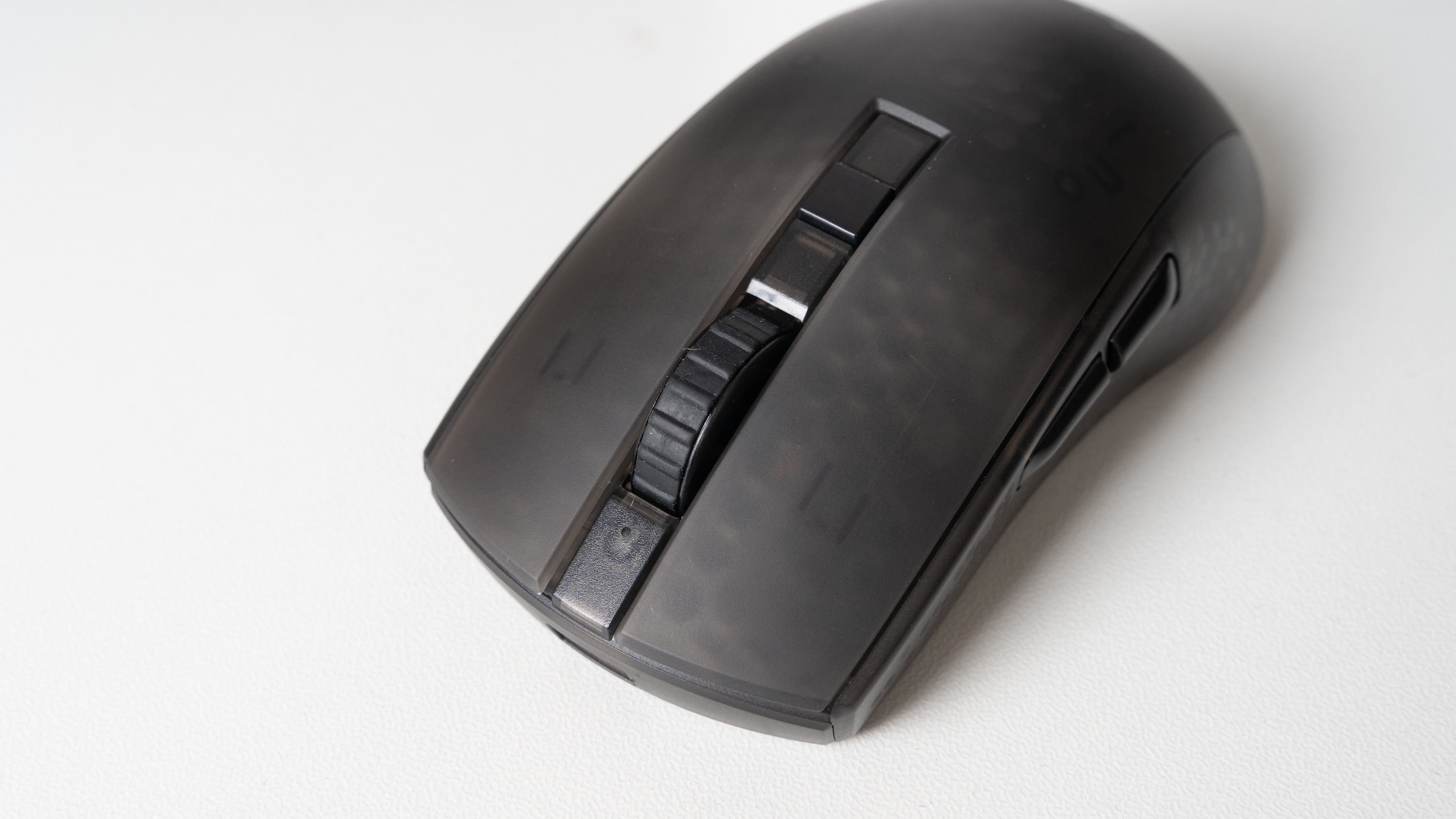 极度未知炽火无线游戏鼠标体验,100小时续航+黑透+轻量化设计