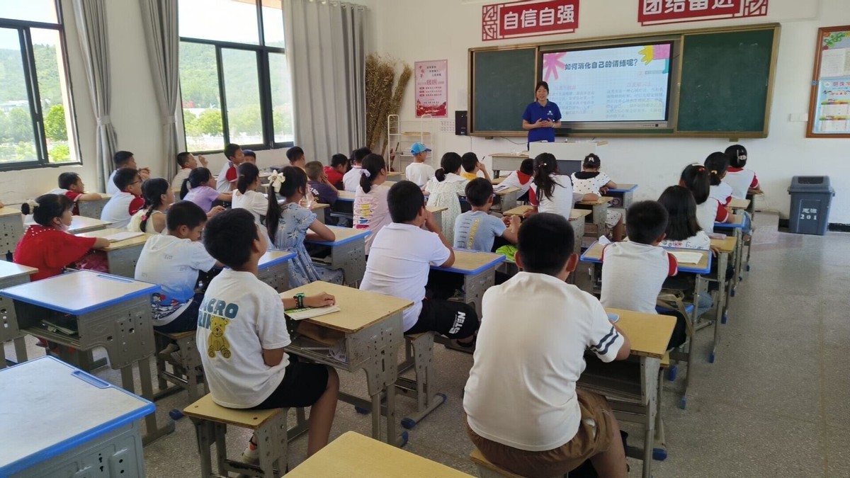 湖北学子三下乡追忆红色印记,湖北学子三下乡基层调研