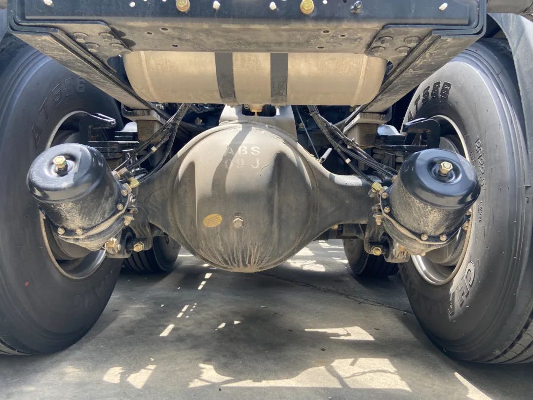 华菱汉马h7460马力牵引车多少钱,拉7吨挖机的自卸车