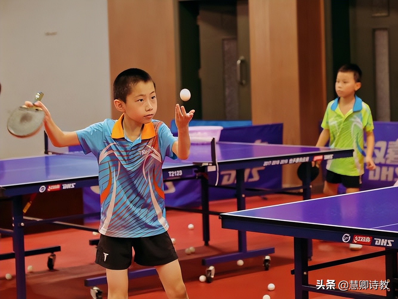 习作身边那些有特点的人300个字,三下习作身边有特点的人思路