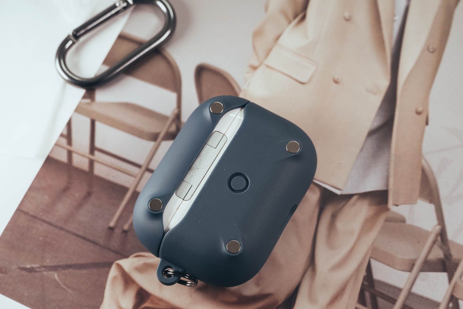 强力磁吸，一触即充-亿色airpodspro磁吸保护壳体验