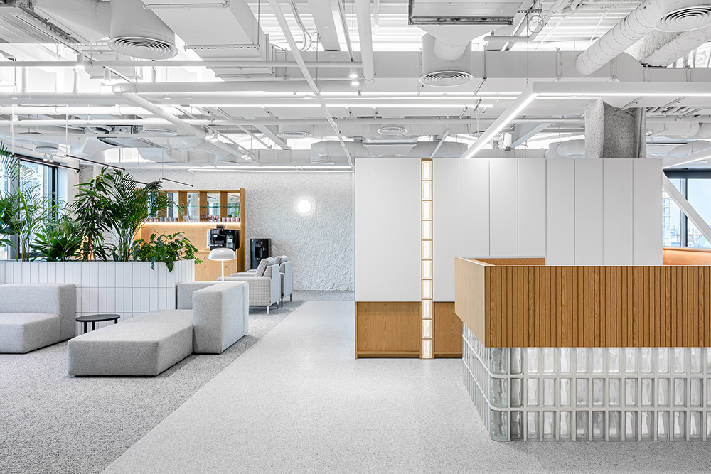 自由畅想云科技公司SQUAD基辅总部大楼设计欣赏