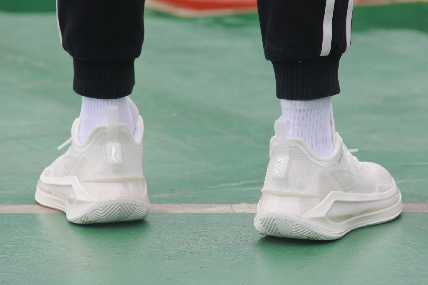 小后卫突破篮球鞋超轻,后卫李宁篮球鞋利刃3v2