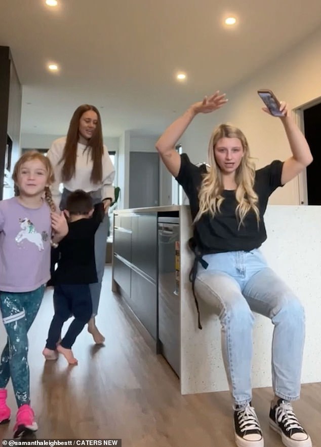 濮愬淇╁湪鏂拌タ鍏扮殑鐢熸椿 (涓ゅ濡瑰湪鏂拌タ鍏扮殑鏃ュ父鐢熸椿)