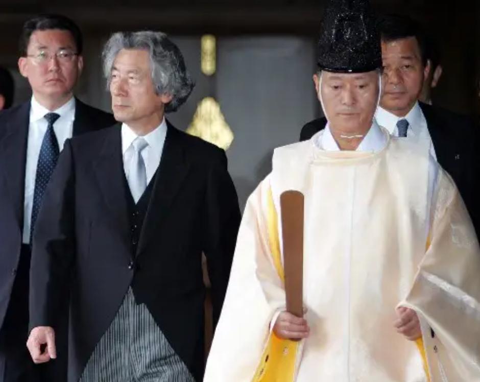 小泉纯一郎参观抗日战争纪念馆,小泉纯一郎2001年访华