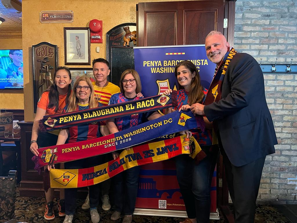 巴萨女足夺冠更衣室庆祝,史诗级逆转巴萨大巴黎