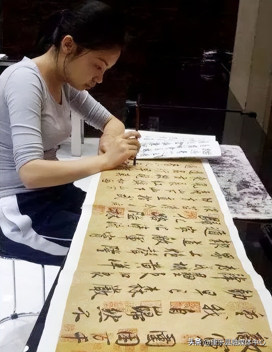 高考数学149分卷面字迹惊艳,语文146分学霸卷面惊艳