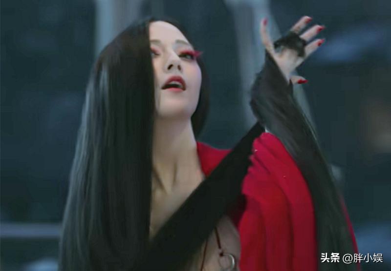 舔手舔胸，还油腻！新版“苏妲己”一出，观众大呼被恶心到了