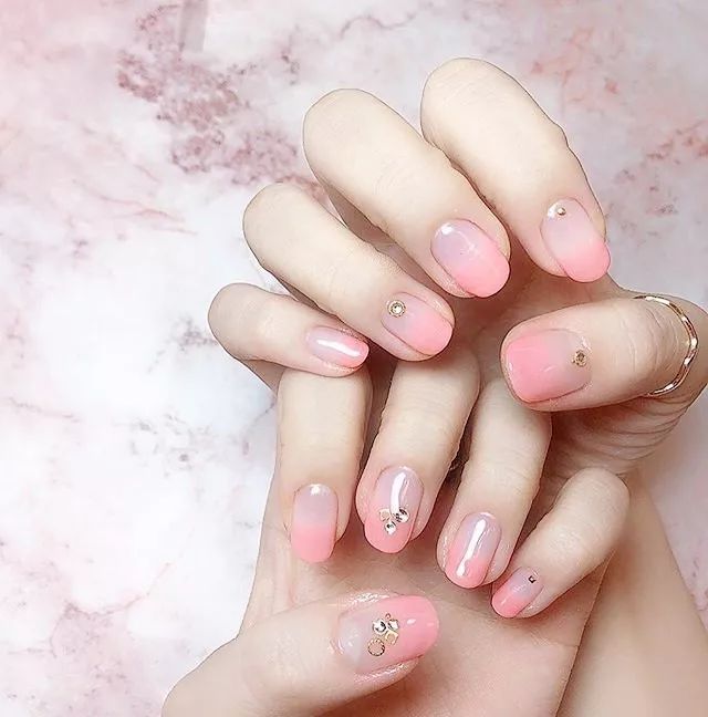 简单又纯又欲的美甲图文,不俗气简单又好看的美甲