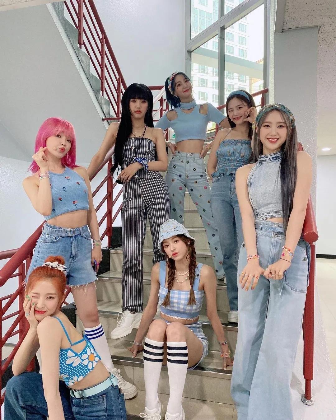 丹宁牛仔配色夏季穿搭,早春牛仔裤穿搭2020